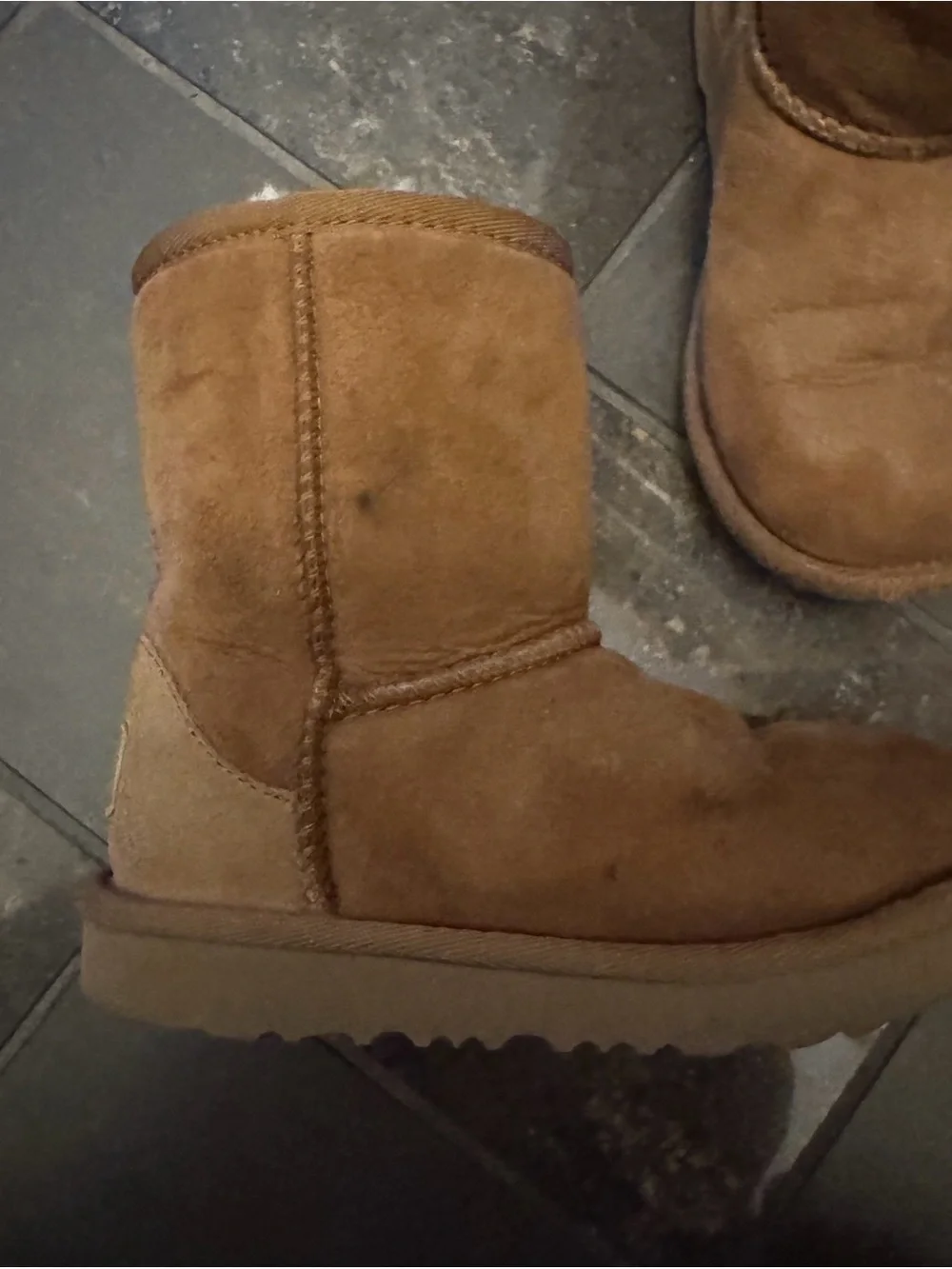 UGG Kids Chestnut Shearling-Lined Mittens